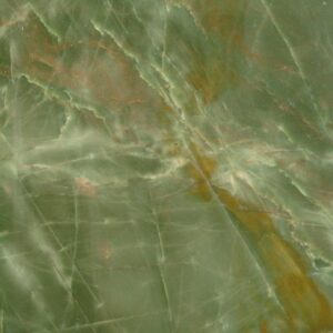 Textura de mármol verde Sodalita Esmeralda con vetas naturales.